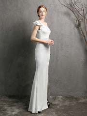 Elegant and dignified banquet evening dress