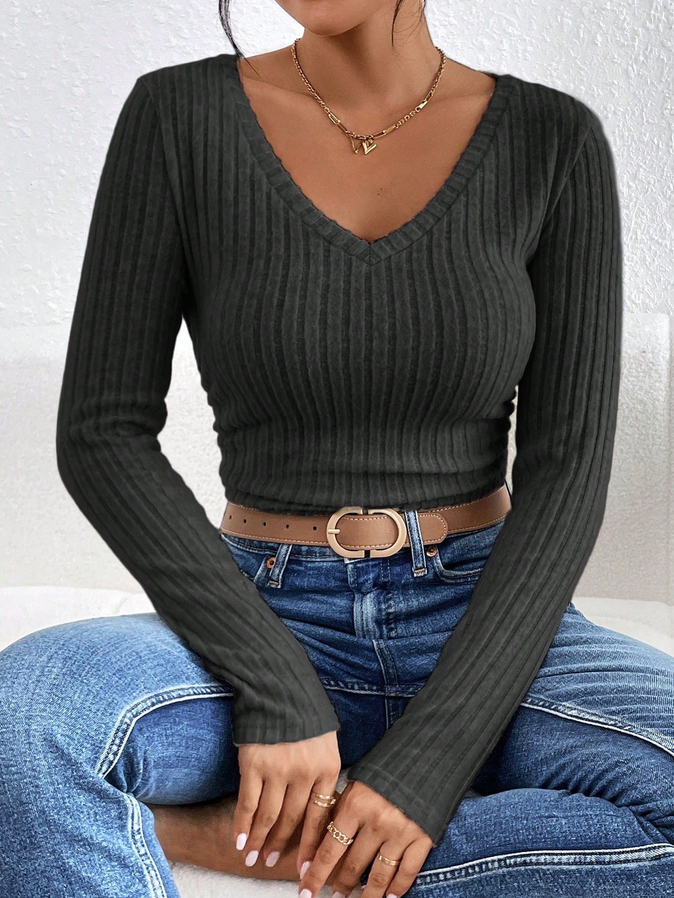 Solid V Neck Ribbed Knit Tee