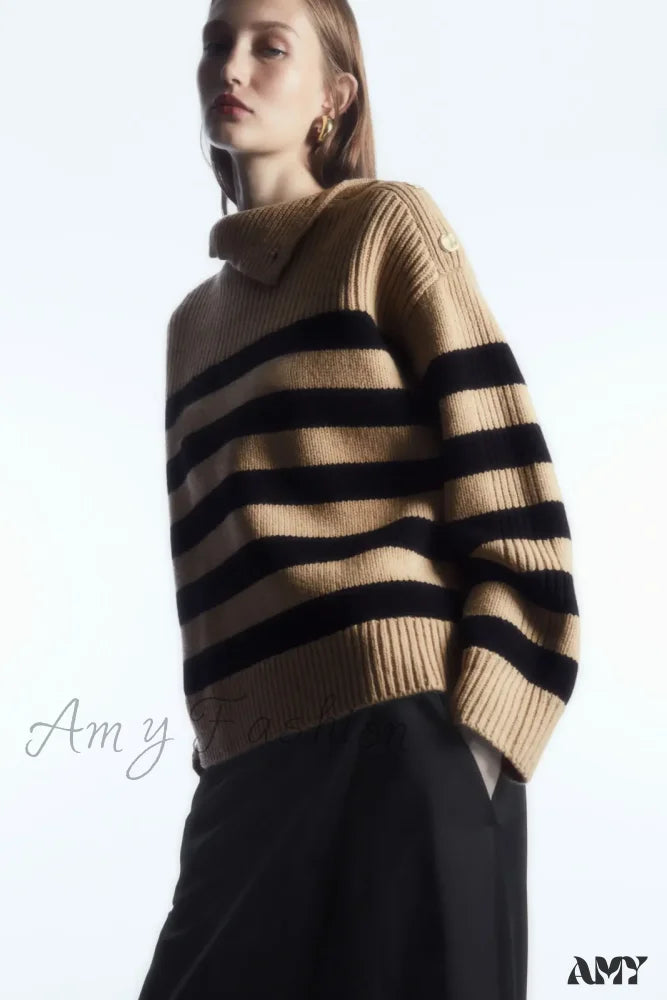 2024 Autumn New Style Standard One-Shoulder Button-Striped Casual Chic Sweater