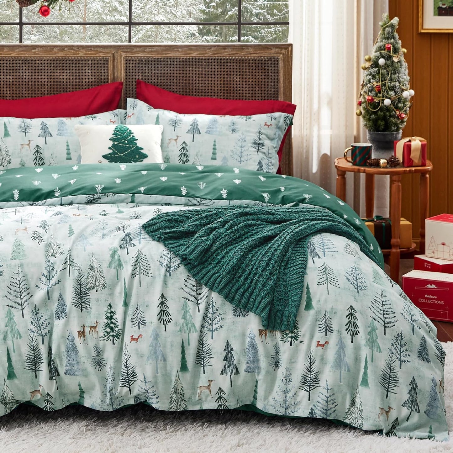 Red Forest Christmas Bedding Set - Queen Size - 5-Piece Set with Duvet Cover, Pillow Shams, Throw Blanket, and Decorative Pillow