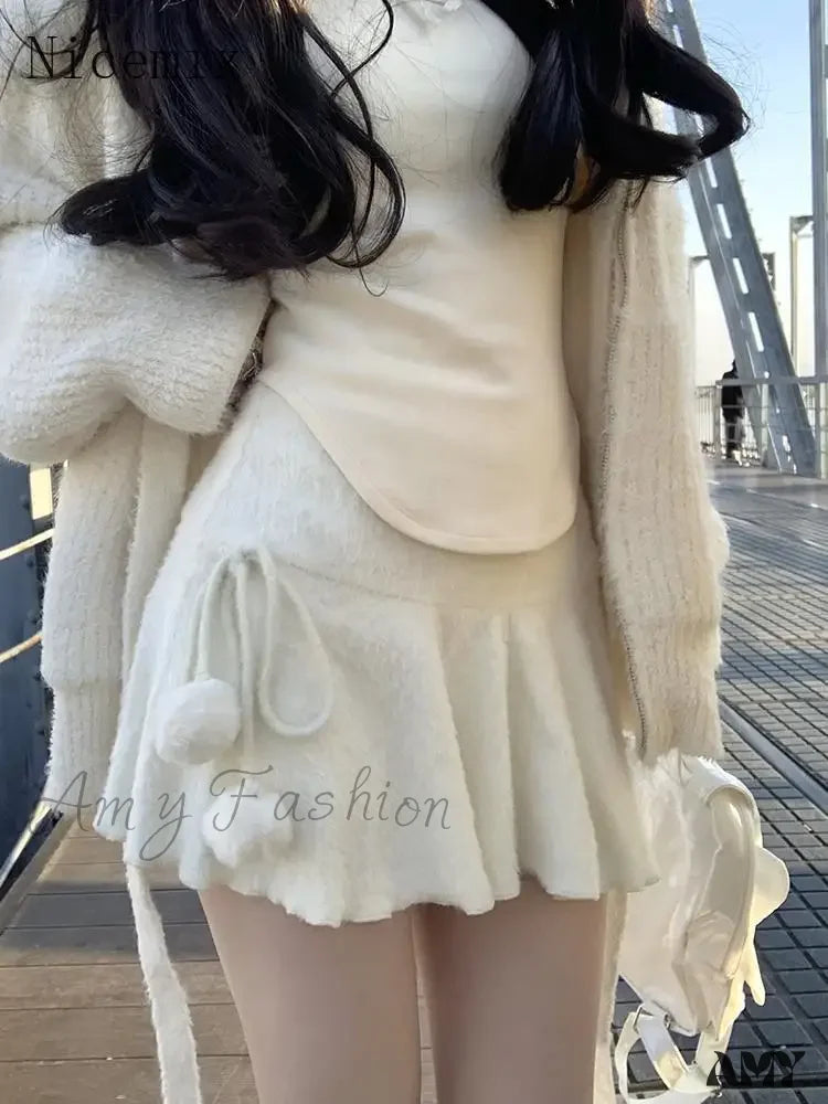 Sweet Spicy Girl White Knitted Ruffle Edge Short Autumn Winter New Fashion Sexy High Waist Slim